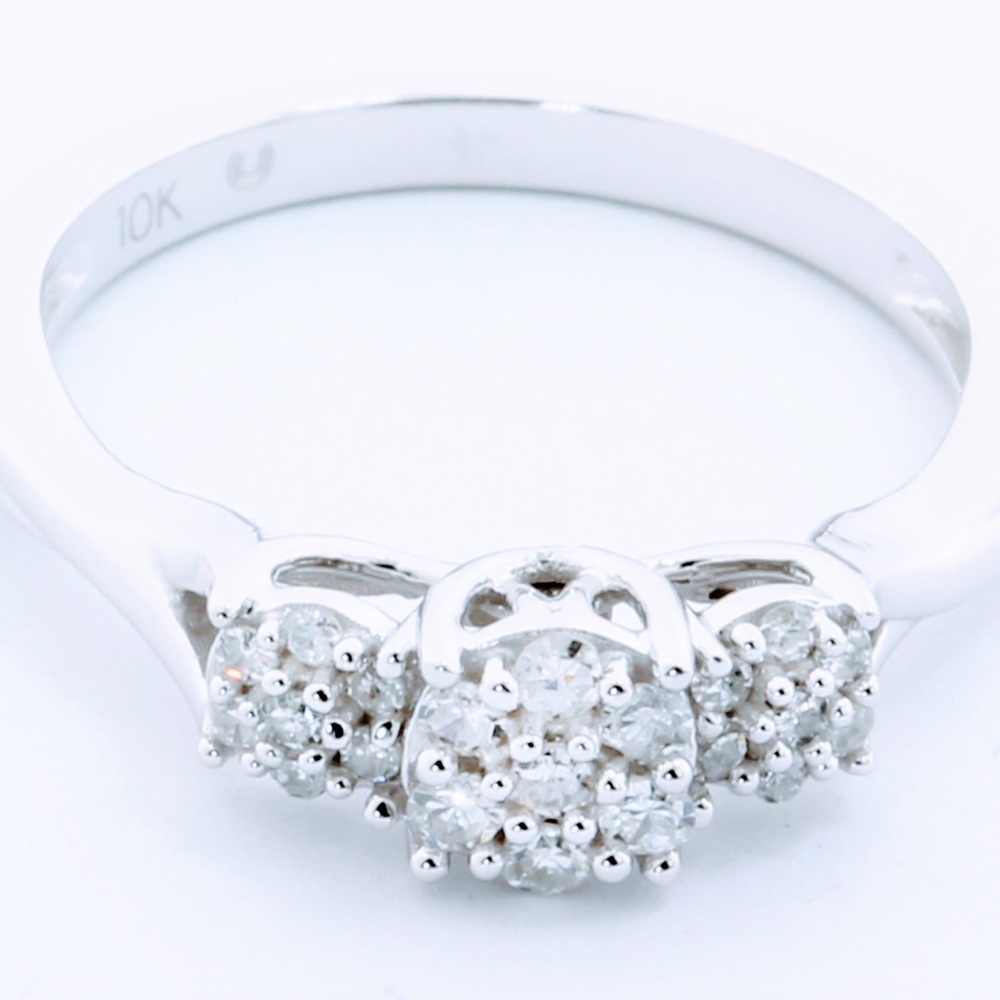 10k Solid White Gold &  0.23ctw Diamond Ring